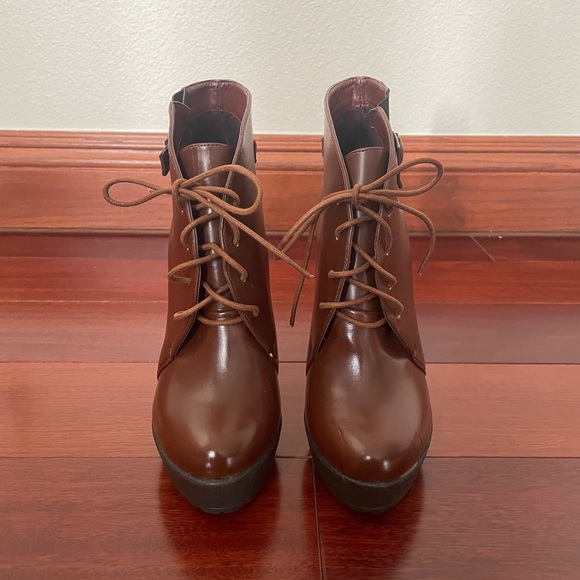 Brown Charles David platform booties - almost brand new - Picture 3 of 6